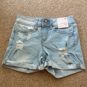 NWT Juniors' SO® Low Rise Favorite Midi Shorts